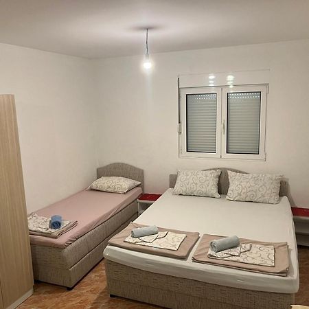 Apartmani Neda Bane Petrovac Eksteriør bilde