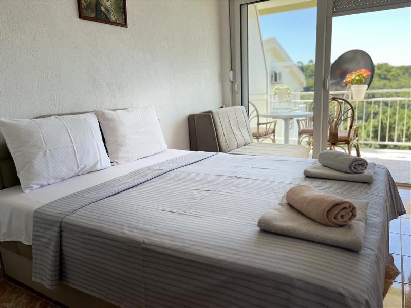 Apartmani Neda Bane Petrovac Eksteriør bilde