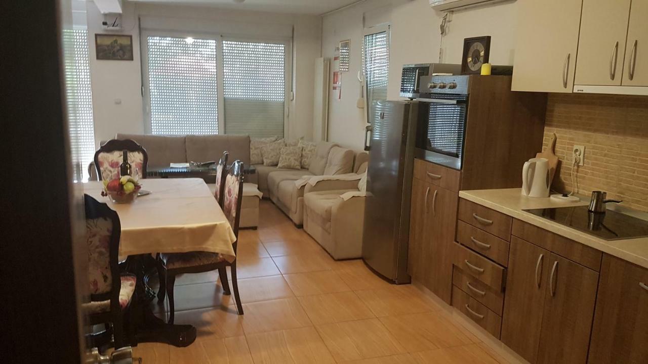 Apartmani Neda Bane Petrovac Eksteriør bilde