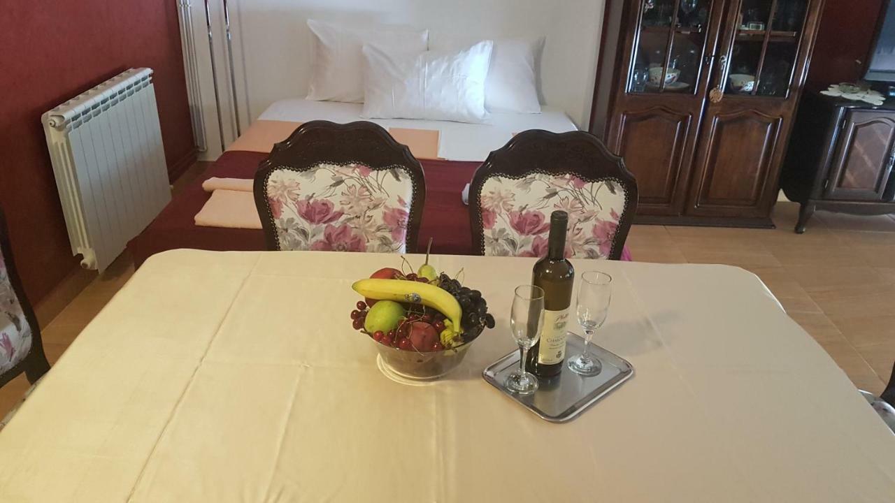 Apartmani Neda Bane Petrovac Eksteriør bilde