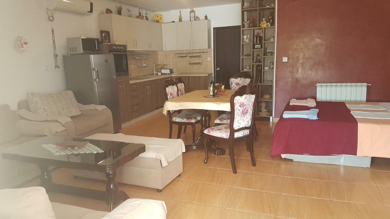 Apartmani Neda Bane Petrovac Eksteriør bilde