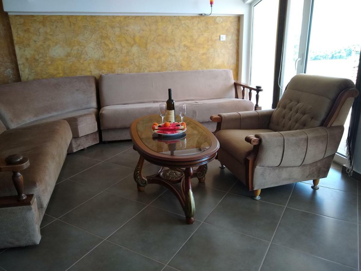 Apartmani Neda Bane Petrovac Eksteriør bilde