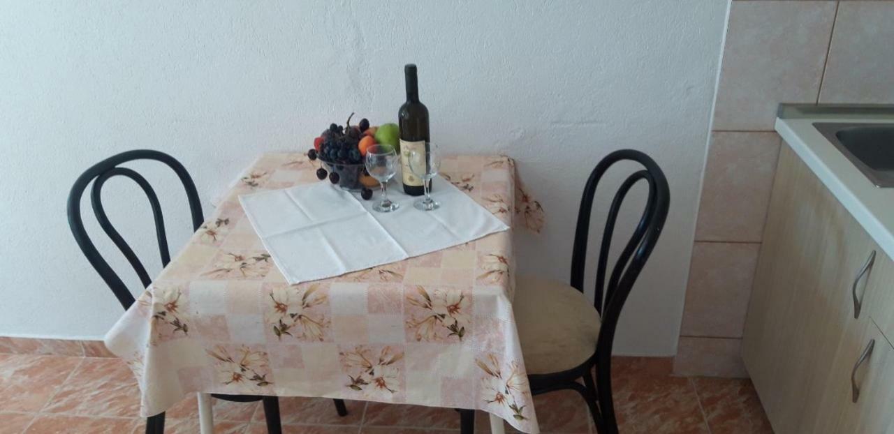 Apartmani Neda Bane Petrovac Eksteriør bilde