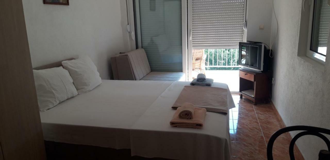 Apartmani Neda Bane Petrovac Eksteriør bilde