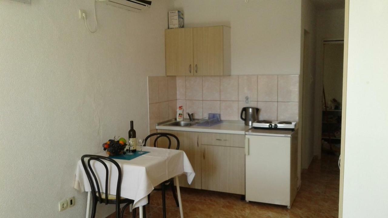 Apartmani Neda Bane Petrovac Eksteriør bilde